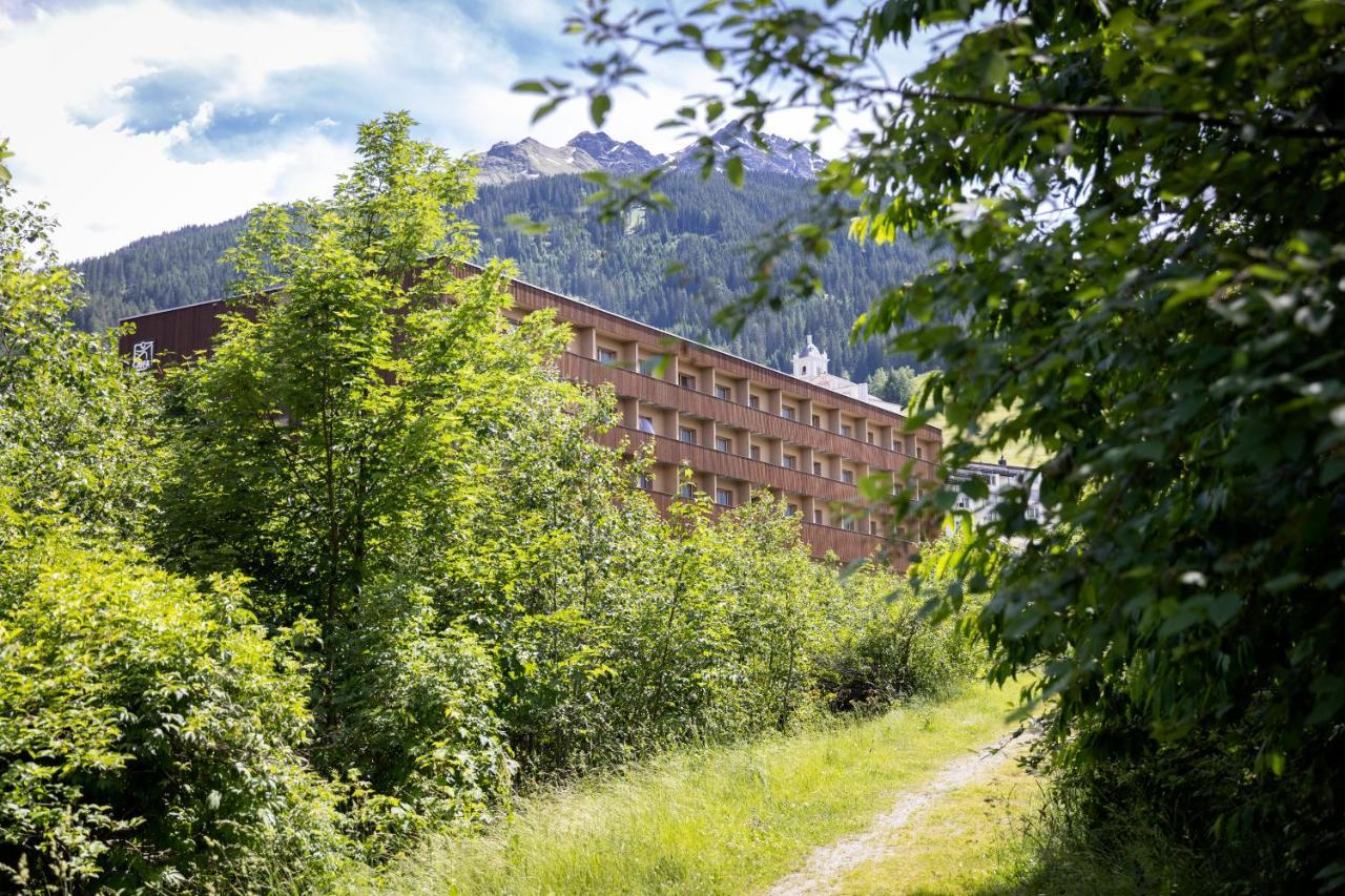 Jufa Hotel Savognin Exterior photo